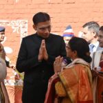 बुजुर्ग माता-पिता से गिफ्ट डीड में बंगला बिजनेस अपने नाम कर; उनको घर से बाहर खदेड़ रहा था अपना ही बेटा