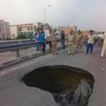 पतंजलि फ्लाईओवर पर गहरा गड्ढा