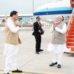 प्रधानमंत्री ने देहरादून का दौरा किया और उत्तराखंड में बाढ़ से हुए नुकसान का आकलन करने के लिए समीक्षा बैठक की