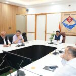 मुख्य सचिव ने जिलाधिकारियों से वीडियो कॉन्फ्रेंसिंग के माध्यम से आवासीय एवं अनावसिया भवनों के निर्माण हेतु भूमि हस्तांतरण के सम्बन्ध में बैठक ली