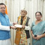 96 वर्षीय जबर सिंह रावत ने मुख्यमंत्री राहत कोष में दान किए ₹7 लाख, मुख्यमंत्री पुष्कर सिंह धामी ने की सराहना
