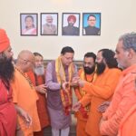 अखाड़ा परिषद ने आपदा राहत में निभाई अग्रणी भूमिका, मुख्यमंत्री धामी ने किया संत समाज के योगदान का अभिनंदन