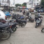 एसएसपी प्रमेन्द्र सिंह डोबाल के निर्देश पर अलग अलग थाना क्षेत्रों में बैंक, ज्वैलरी शॉप सहित अन्य वाणिज्य संस्थानों की सुरक्षा व्यवस्था चेक करते पुलिसकर्मी
