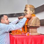 जिलाधिकारी मयूर दीक्षित ने भारत रत्न पंडित गोविंद बल्लभ पंत जी की 138वीं जयंती पर पंत जी के चित्र पर माल्यार्पण कर श्रद्धा सुमन अर्पित की
