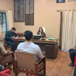जिलाधिकारी के निर्देशन में नगर मजिस्ट्रेट कुसुम चैहान की अध्यक्षता में व्यापार मण्डल के पदाधिकारियों के साथ बैठक
