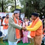 गणतंत्र दिवस पर गांधी पार्क में आयोजित सामूहिक वंदे मातरम् गायन कार्यक्रम में मुख्यमंत्री धामी हुए शामिल