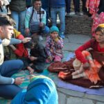 सिंद्रवाणी में गुलदार के हमले से मृतक बच्चे के परिजनों से जिलाधिकारी ने की भेंट