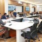 आगामी कुंभ मेला के दृष्टिगत ऋषिकेश में त्रिवेणी घाट, चंद्रभागा ब्रिज व आस्था पथ परियोजनाओं की EFC समीक्षा