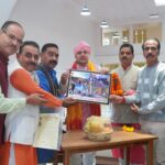 पूज्य महंत देवेंद्र दास जी महाराज जी को होली और आगामी झंडा साहिब पर्व की महासभा के पदाधिकारियों ने शुभकामनाएं दी