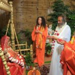 आध्यात्मिक गुरू श्री श्री रविशंकर जी और कथावाचिक जया किशोरी जी का परमार्थ निकेतन में दिव्य अभिनन्दन