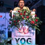 गढ़वाल मंडल विकास निगम ने अंर्तराष्ट्रीय योग महोत्सव में उत्कृष्ठ व्याख्यान एवं सराहनीय संयोजन के लिए डॉ. नरेश चौधरी को किया सम्मानित