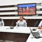 जिलाधिकारी ने शिक्षा विभाग द्वारा संचालित विभिन्न योजनाओं की समीक्षा