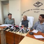 गैस एवं ईंधन की नियमित आपूर्ति एवं सम्भावित कठिनाई के समाधान के सम्बन्ध में मुख्य सचिव द्वारा आज समस्त प्रमुख सचिव/सचिव, महानिदेशक, पुलिस, मण्डल आयुक्त, कुमायॅू/गढ़वाल, समस्त जिलाधिकारी, वरिष्ठ पुलिस अधीक्षक, समस्त जिला पूर्ति अधिकारी तथा आॅयल कम्पनी के समस्त अधिकारियों के साथ बैठक की