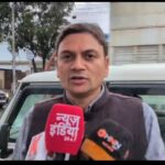 मीडिया में प्रकाशित समाचार का संज्ञान लेते हुए जिलाधिकारी के निर्देशन में राजकीय प्राथमिक विद्यालय अजीतपुर बहादराबाद की प्रधानाध्यापिका निलंबित