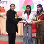 नकारात्मक सोच व्यक्ति के विकास में बाधक होती है