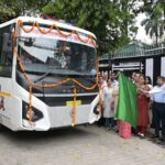 अब बस से स्कूल आएंगे अपने आधुनिक इंटेसिव केयर सेंटर के बच्चे; एक बस व इंटेंसिव केयर सेंटर में नव निर्मित डॉरमेट्री का डीएम ने किया उद्घाटन