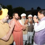 बैसाखी पर सीएम धामी से सिक्ख प्रतिनिधिमंडल की भेंट, सौंपा सरोपा