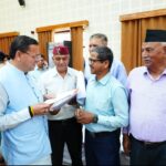 मुख्यमंत्री ने मुख्य सेवक सदन में प्रदेशभर से आए नागरिकों की समस्याएं सुनीं