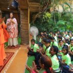 दर्द से दिव्यता तक रेस्क्यू फाउंडेशन की सैकड़ों बच्चियों ने परमार्थ निकेतन में पाया जीवन का नया सूर्याेदय