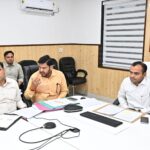 बीएचईएल,सिडकुल एवं शिवालिक नगर पालिका क्षेत्रांतर्गत सफाई व्यवस्था दूरस्त रखने के लिए जिलाधिकारी ने संबंधित अधिकारियों के साथ की बैठक