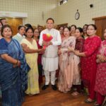 मुख्यमंत्री ने मुख्य सेवक सदन में प्रदेश के विभिन्न जनपदों से आए लोगों की समस्याओं को सुना