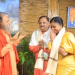 परमार्थ निकेतन में केन्द्रीय संस्कृत विश्वविद्यालय के कुलपति प्रो. श्रीनिवास वरखेड़ी एवं कर्नाटक संस्कृत विश्वविद्यालय की प्रोफेसर एवं डीन शिवानी वी. जी का आगमन एवं पूज्य स्वामी चिदानन्द सरस्वती जी से दिव्य भेंट