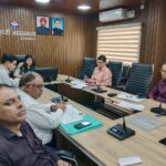मुख्य विकास अधिकारी की अध्यक्षता में मुख्यमंत्री घोषणाओं की समीक्षा बैठक कलेक्ट्रेट वीसी कक्ष में आयोजित की गई