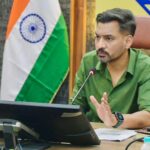 बैंकों की मनमानी पर डीएम सख्तः ‘जनता को परेशान किया तो होगी कार्रवाई, जिले का पैसा जिले के विकास में ही लगेगा