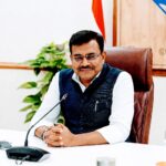 मुख्य सचिव ने की चारधाम हेली सेवाओं की समीक्षा, उत्तराखण्ड में विमानन अवसंरचना के विस्तार एवं सुरक्षा सुदृढ़ीकरण पर विशेष जोर