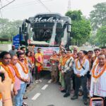 अपर जिलाधिकारी पंकज उपाध्याय ने श्रद्धालुओं को हरी झंडी दिखाकर सोमनाथ स्वाभिमान यात्रा के लिए किया रवाना