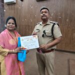स्वैच्छिक रक्तदान शिविर में यातायात पुलिस कर्मियों ने किया रक्तदान
