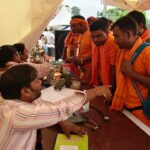 कांवड़ यात्रा पर आने वाले शिवभक्तों का स्वास्थ्य खराब होने की दशा में तत्काल निशुल्क किया जा रहा है उपचार