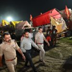जिलाधिकारी एवं वरिष्ठ पुलिस अधीक्षक डाक कांवड़ की व्यवस्थाओं एवं सुरक्षा का जायजा लेने बैरागी कैंप पार्किंग स्थल जीरो ग्राउंड पर देर रात्रि पहुंचे