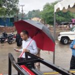 भारी वर्षा के बीच डाक कांवड़ियों के लिए सुरक्षा व व्यवस्थाओ का जायजा लेने जीरो ग्राउंड पर पहुंचे जिलाधिकारी मयूर दीक्षित