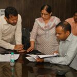 जिलाधिकारी मयूर दीक्षित ने तहसील कार्यालय रुड़की में चले एसआईआर कार्य का लिया जायजा