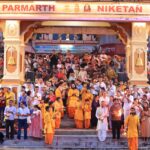 नेपाल से धार्मिक यात्रा पर आए प्रतिनिधिमंडल ने परमार्थ निकेतन, दिव्य गंगा आरती में सहभाग