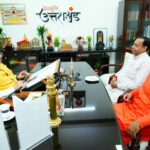 मुख्यमंत्री धामी से मुख्यमंत्री आवास में पूर्व कैबिनेट मंत्री स्वामी यतिशवरानंद एवं श्री बदरीनाथ-केदारनाथ मंदिर समिति (BKTC) के अध्यक्ष श्री हेमन्त द्विवेदी  ने भेंट की
