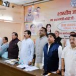 महानगर कार्यालय पर मोदी जी का सेवा समर्पण पखवाड़ा “सेवा एवं समर्पण” के 25 वर्ष पूर्ण होने पर जिला कार्यशाला आयोजित