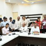जनपदवासियों की समस्याओं को त्वरित निस्तारण के उदेश्य से अपर जिलाधिकारी वित्त एवं राजस्व वैभव गुप्ता की अध्यक्षता में आयोजित किया जन सुनवाई कार्यक्रम