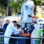 मुख्यमंत्री ने सरदार वल्लभभाई पटेल की प्रतिमा पर पुष्पांजलि अर्पित कर दी श्रद्धांजलि