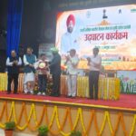 अखिल भारतीय प्रगतिशील किसान मेले में जनपद रुद्रप्रयाग के अजय नेगी को राज्यपाल द्वारा किया गया सम्मानित