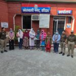 आने-जाने वाले व्यक्तियों को अपनी ओर आकर्षित करने को लेकर विवाद