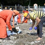 प्रेमनगर आश्रम के स्वयंसेवक उतरे स्वच्छता अभियान में, बंद गंगा से हटाया सैकड़ो क्विंटल कूड़ा