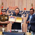 मुख्यमंत्री ने उत्तराखण्ड पुलिस के नवीन गौरव चिह्नों का किया अनावरण