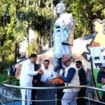 मुख्यमंत्री ने सरदार वल्लभभाई पटेल की प्रतिमा पर पुष्पांजलि अर्पित कर दी श्रद्धांजलि